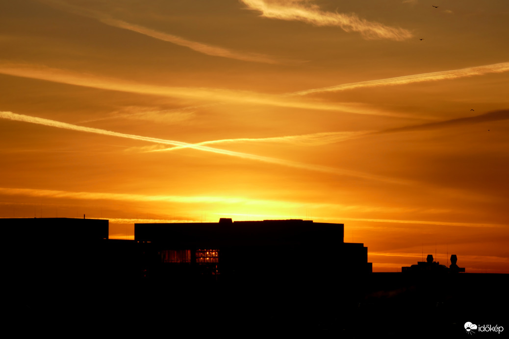 A Bayer épületén is áttör a fény :)