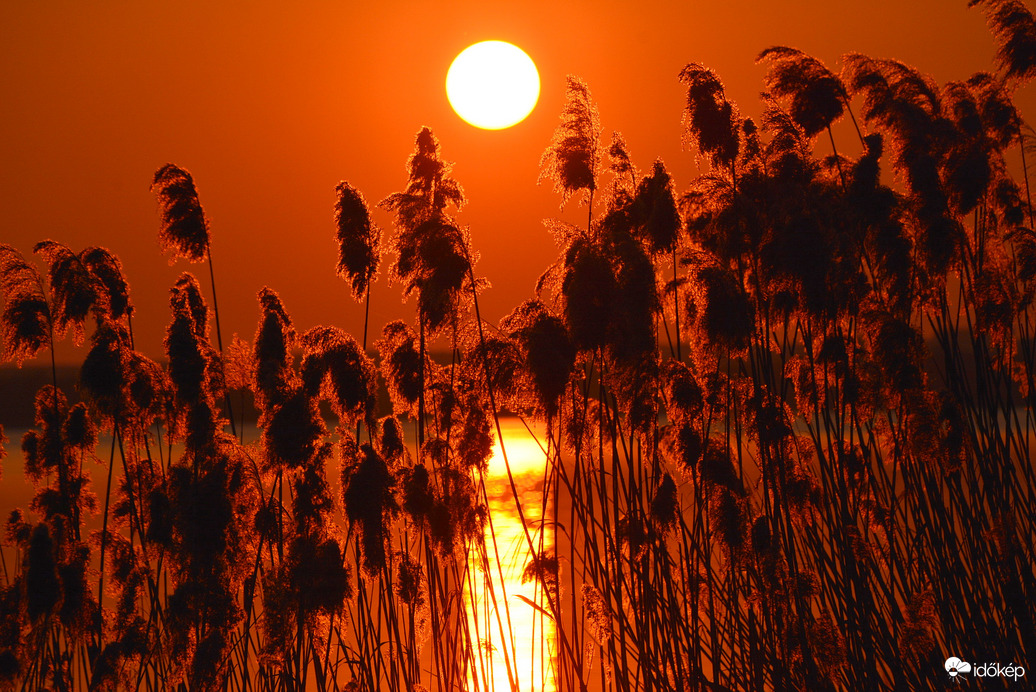 Márciusi naplemente a Balatonon