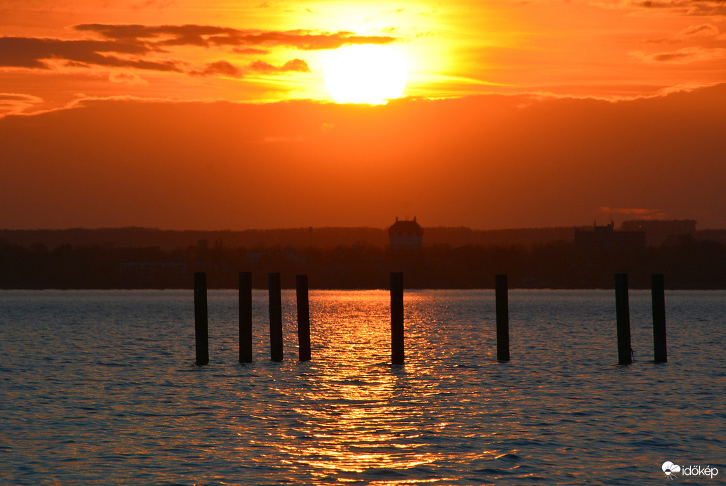 Márciusi naplemente a Balatonon