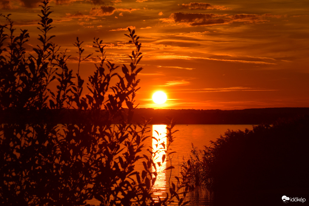 Szeptemberi naplemente a Balatonon