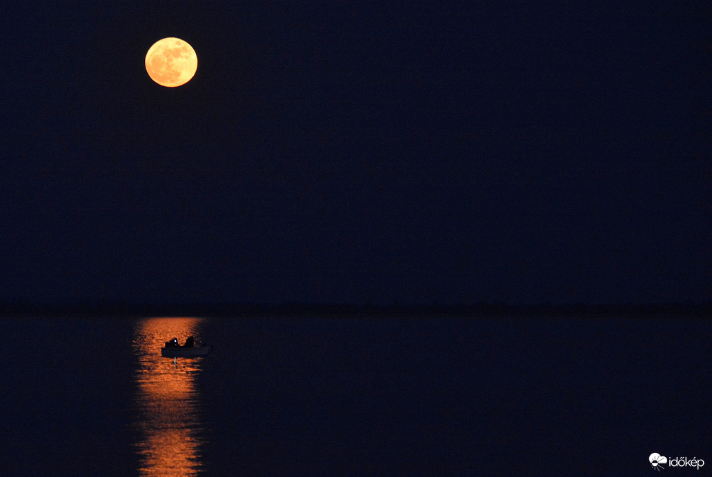 Ma esti Telihold a Balatonon