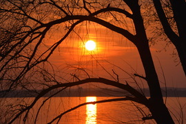 Márciusi naplemente a Balatonon