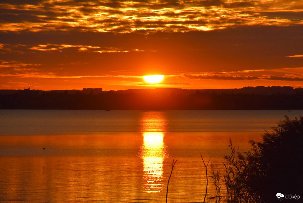 Szeptemberi naplemente a Balatonon