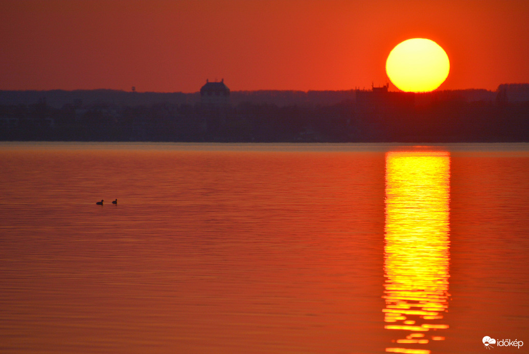Márciusi naplemente a Balatonon