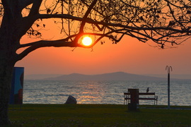 Napkelte a Balatonon