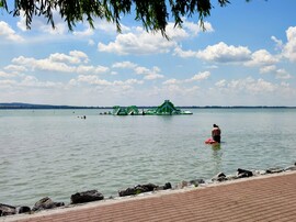 Vár a Balaton!