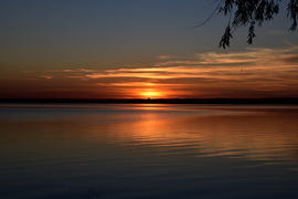 Festői naplemente októberben is a Balatonon