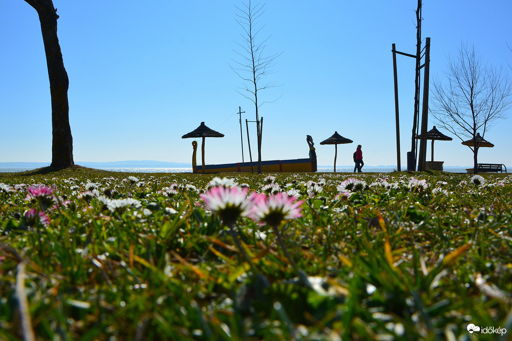 Tavaszias időjárás a Balatonon
