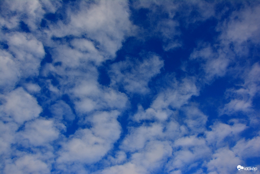 Középmagas gomolyfelhők Szombathely felett 11.26.