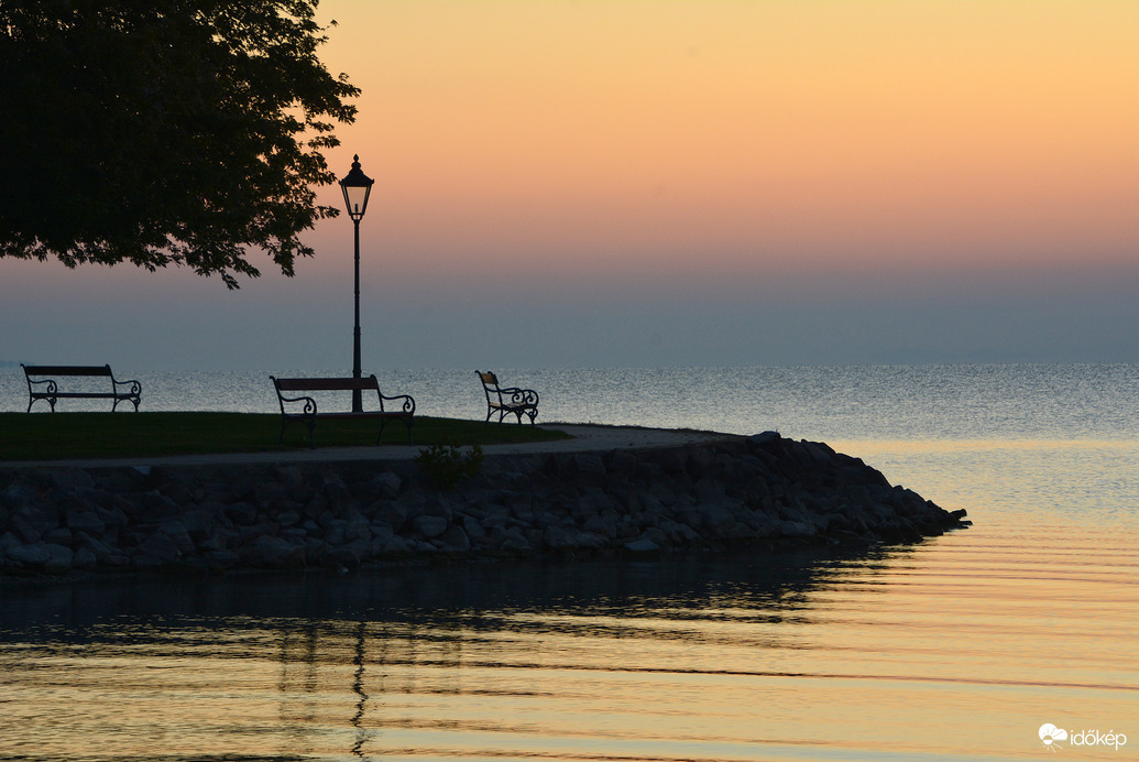Fagyos, ködös napkelte Balatongyörökön 10.04.