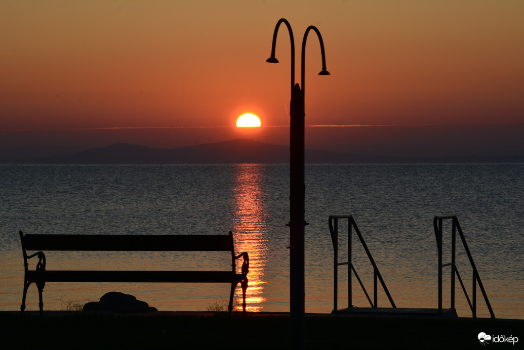 Fagyos, ködös napkelte Balatongyörökön 10.04.