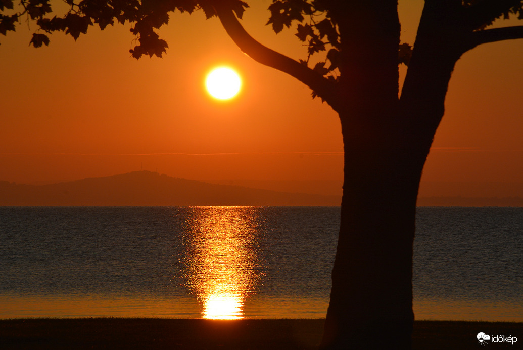 Fagyos, ködös napkelte Balatongyörökön 10.04.