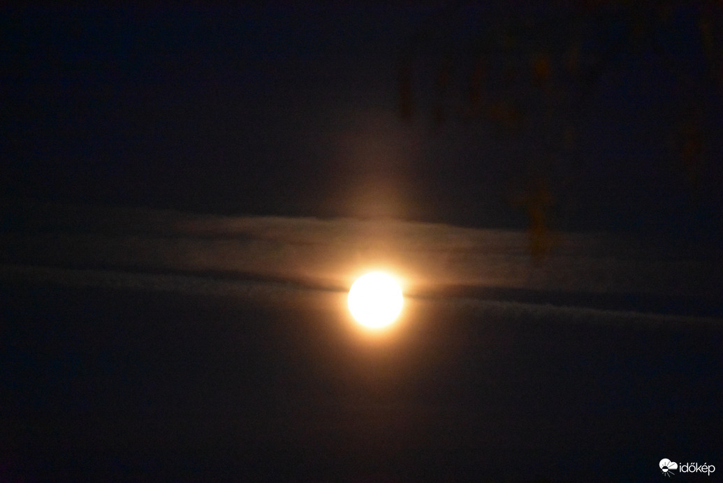 Holdoszlop 04.05.