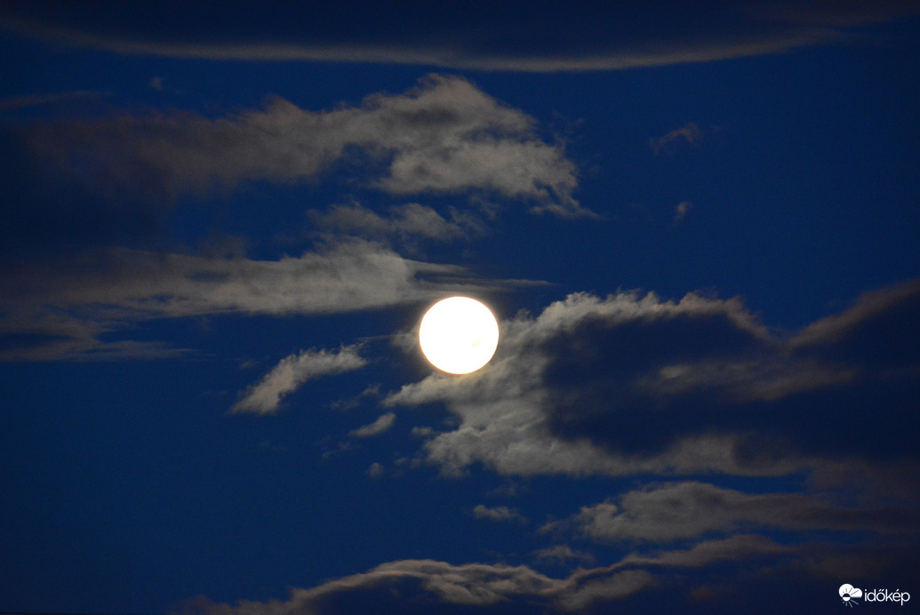 Hajnali holdnyugta 10.07.