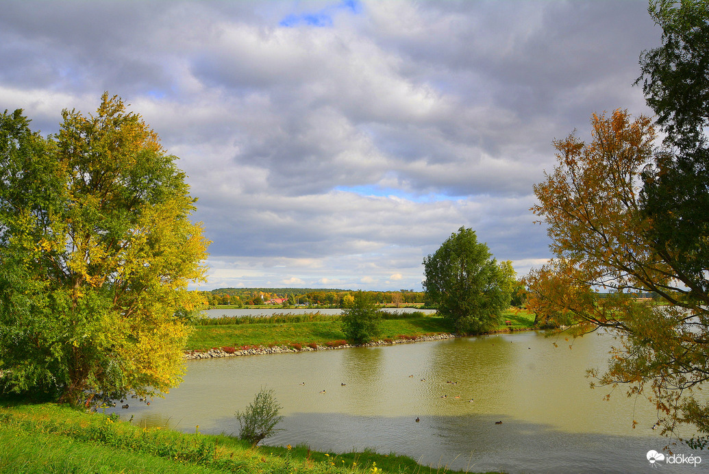 Gomolyfelhős, októberi ősz az Abért-tónál 10.11.