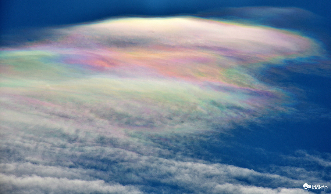 Gyönyörű irizáló felhők Szombathely felett 02.06.