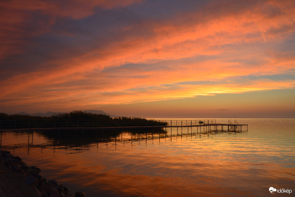 Festői színekben kelt a Nap Balatongyörökön 09.30.
