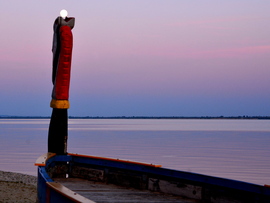 Telihold a Balaton felett