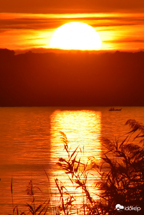 Szeptemberi naplemente a Balatonon