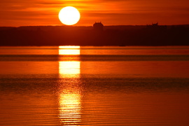 Októberi naplemente a Balatonon