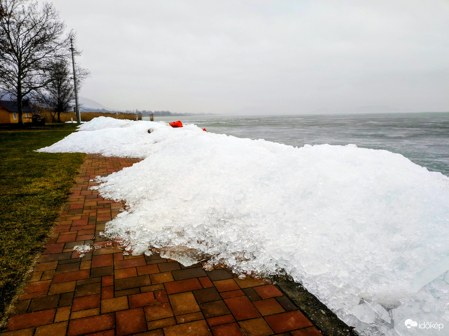 Partra vetett jéghegyek 02.07