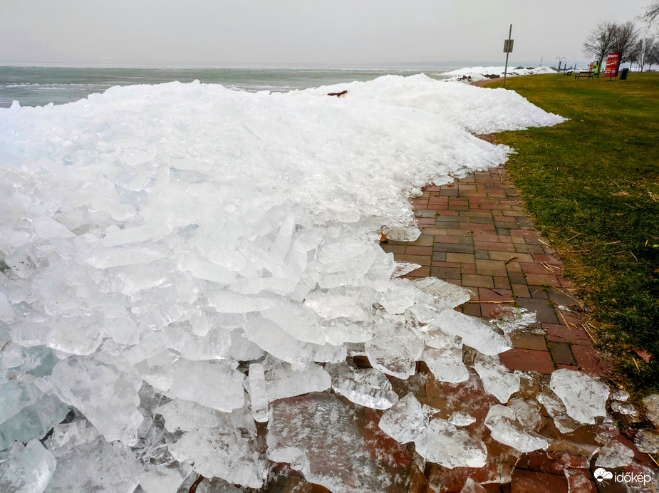 Partra vetett jéghegyek 02.07
