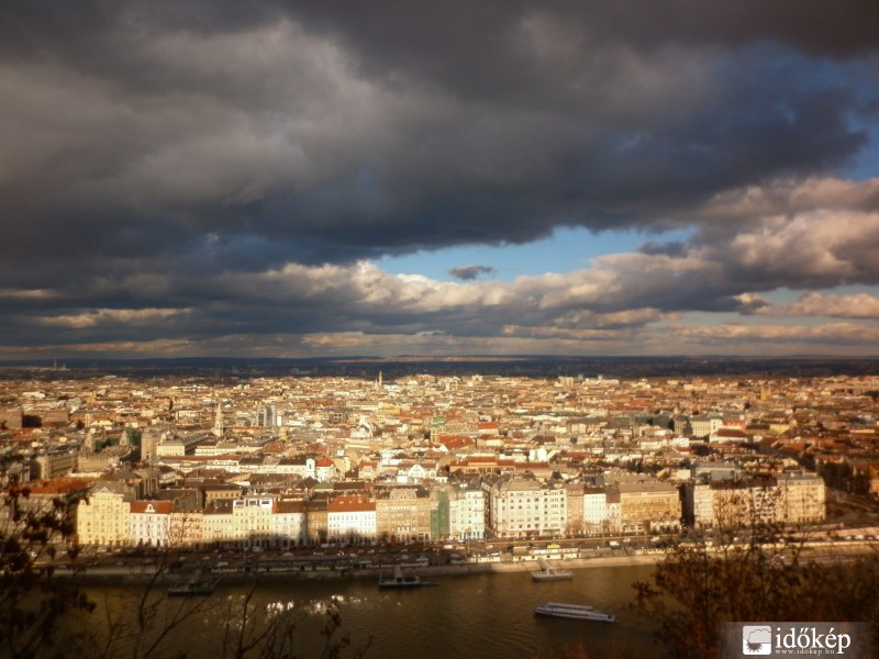 Budapest felhőben és napsütésben...