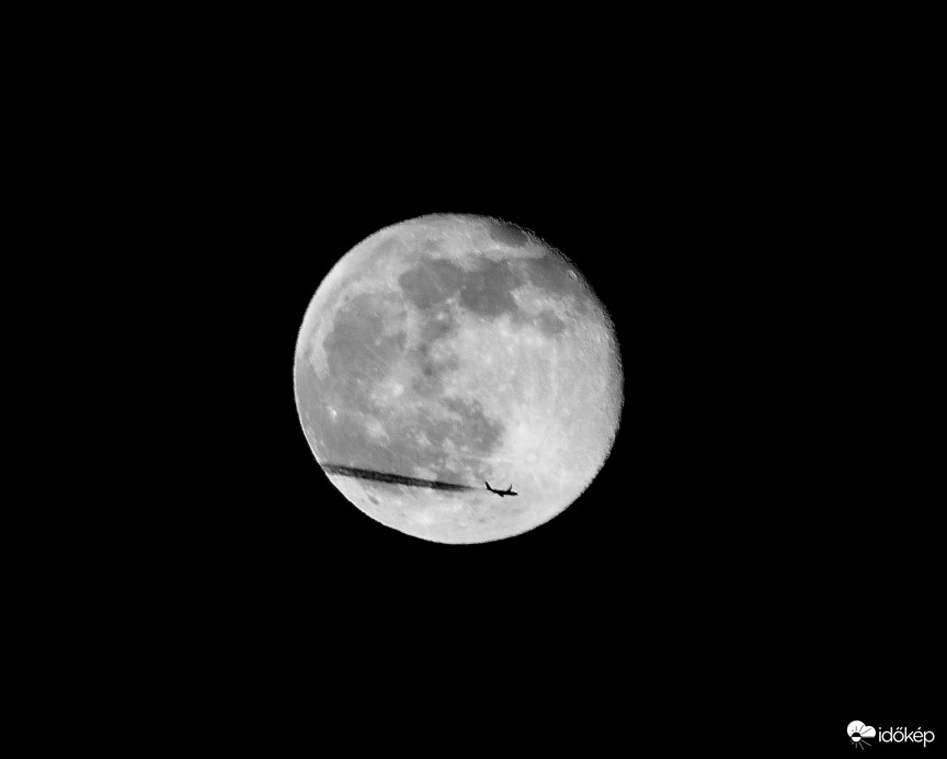 Holdunk vonzásában