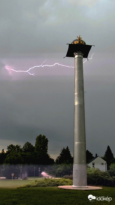 Korona reflektorfényben