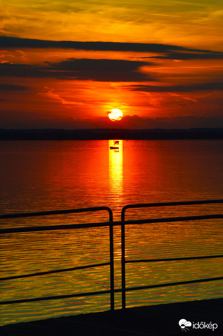 Aranyba öltözött Balaton