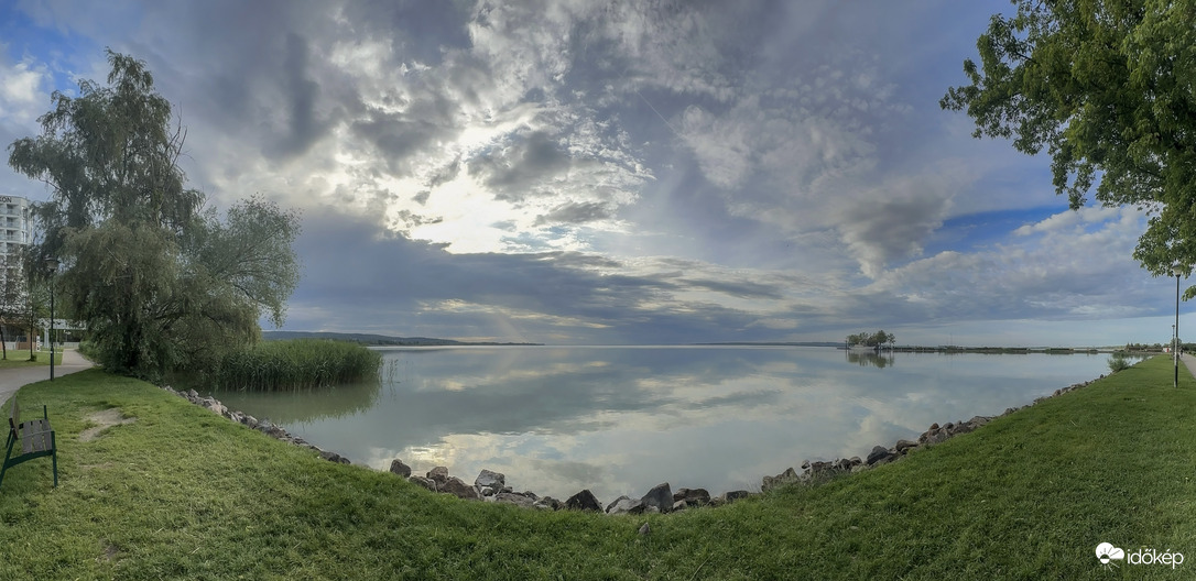 A Balaton reggeli mosolya