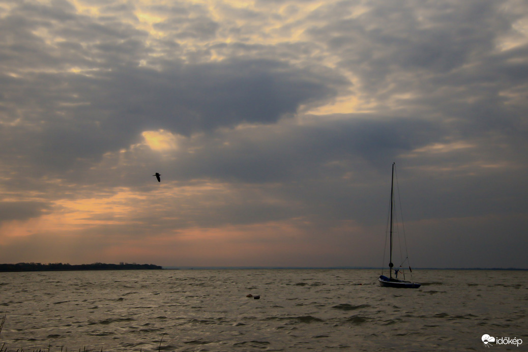 Reggeli színjáték 