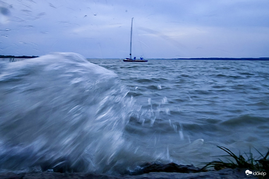 Lendületes tánccal indult