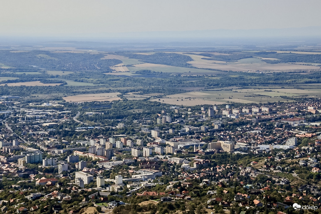Terepasztalnak tűnik a tv toronyból 