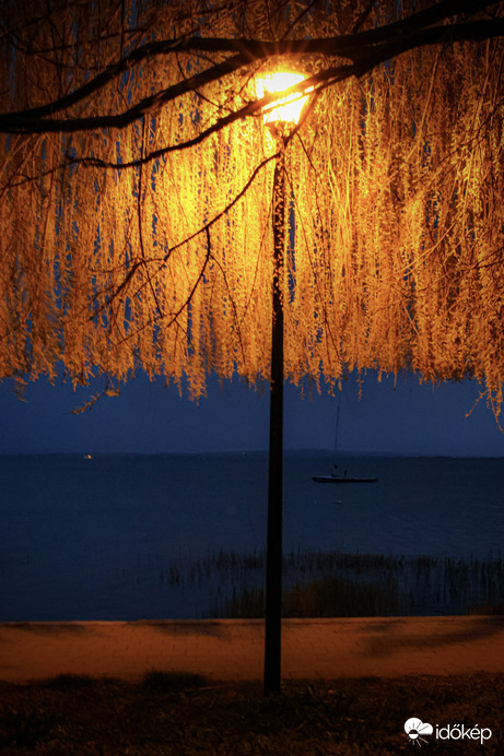 Kék és narancssárga