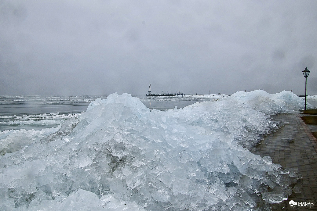 Eső olvasztja a jeget