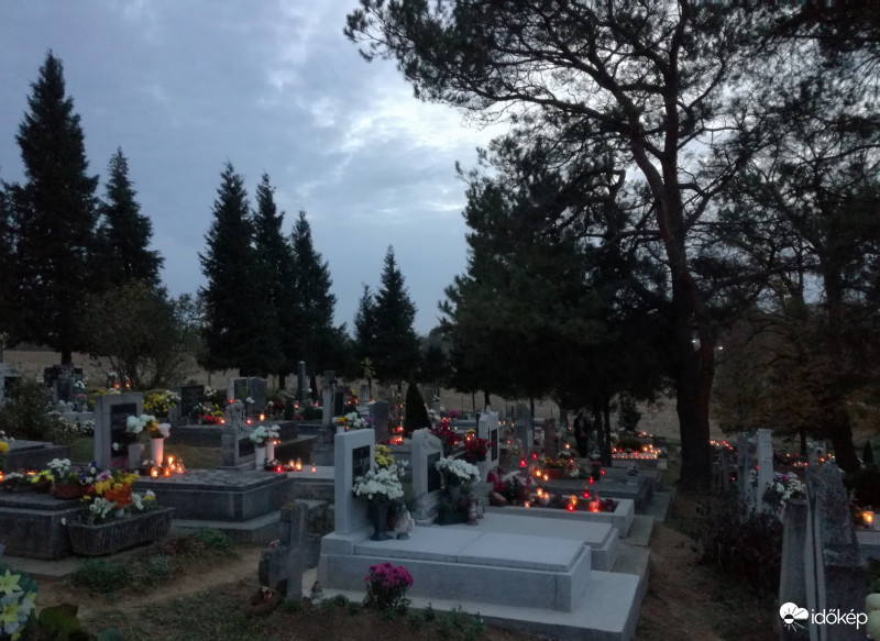 Estefelé a temetőben