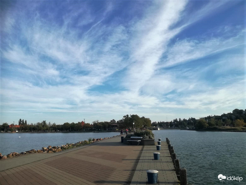 Elnéptelenedett  a Balaton part