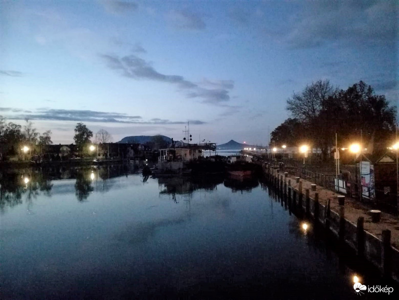 Már 5 órakor sötétedik