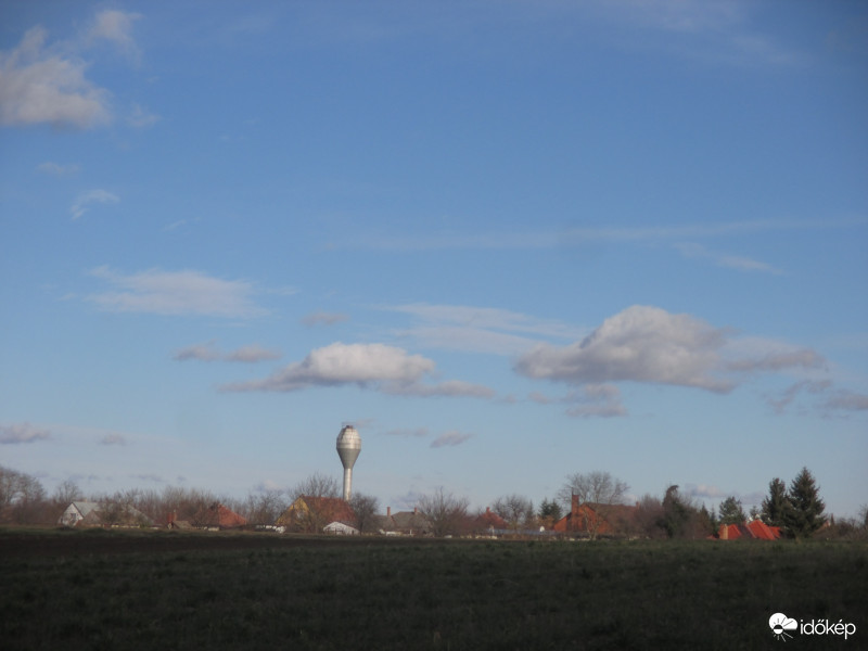 Somogyjád felett közepesen felhős