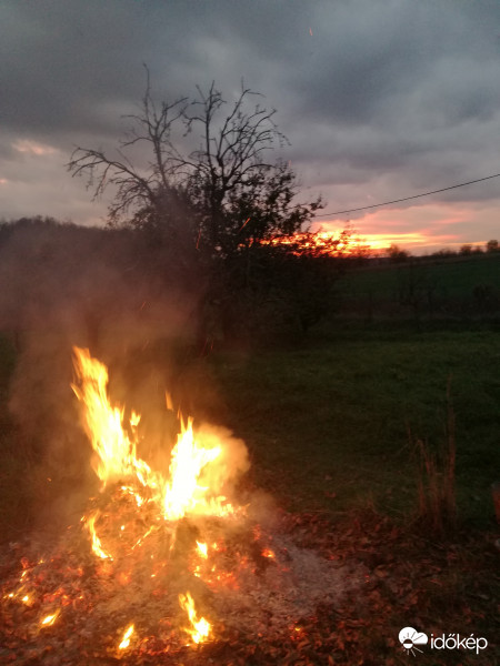 Tüzes napnyugta Barátihegyen