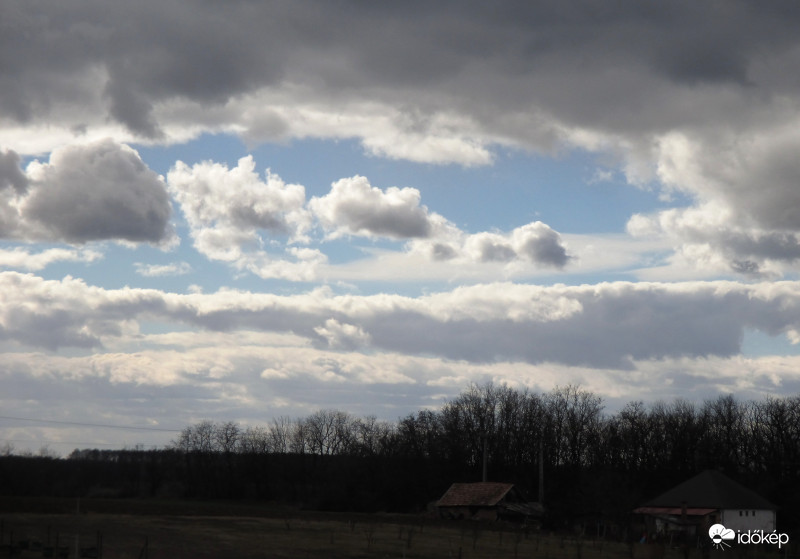 Somogyjád felett közepesen felhős volt ,