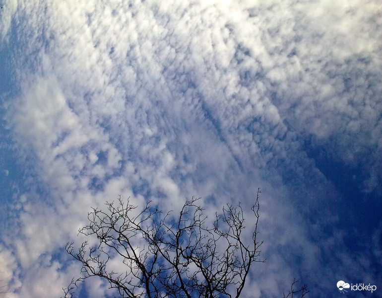 Ilyen  napsütötte felhőket kérek jövőre is