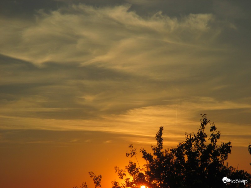 Zöldes felhőfoszlányok