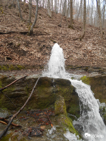 Bükk hegység, Vörös-kő forrás