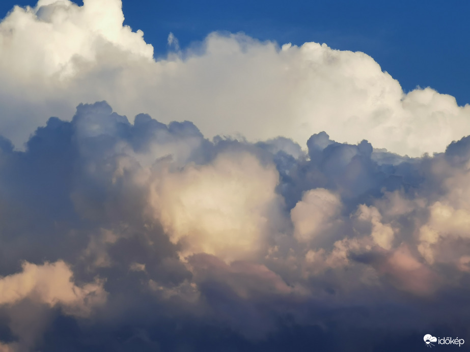 Esti felhők....