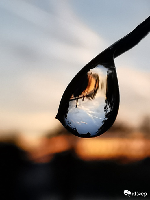 Naplemente egy esőcseppben...