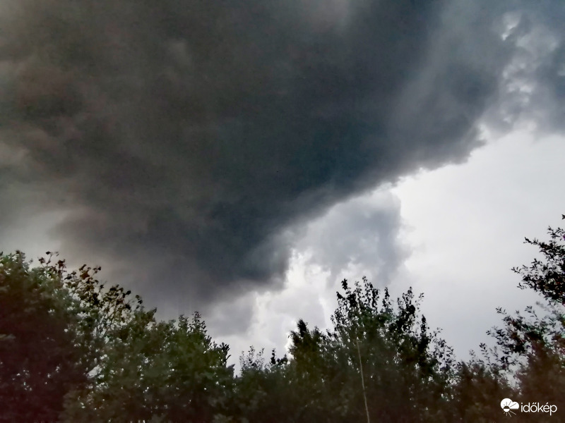 Mai zivatarfelhők