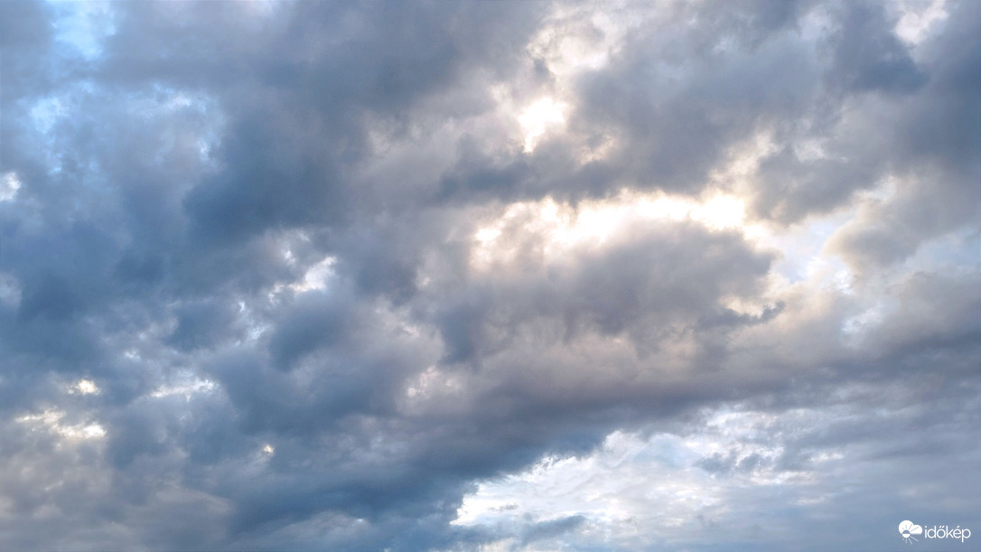 Felhők.