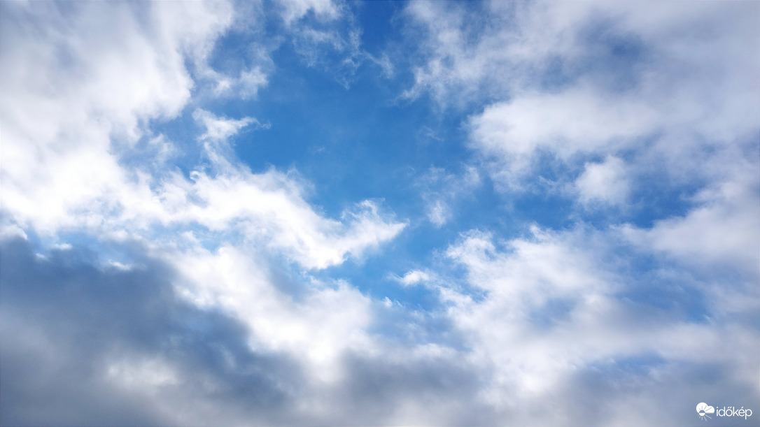 Felhők.